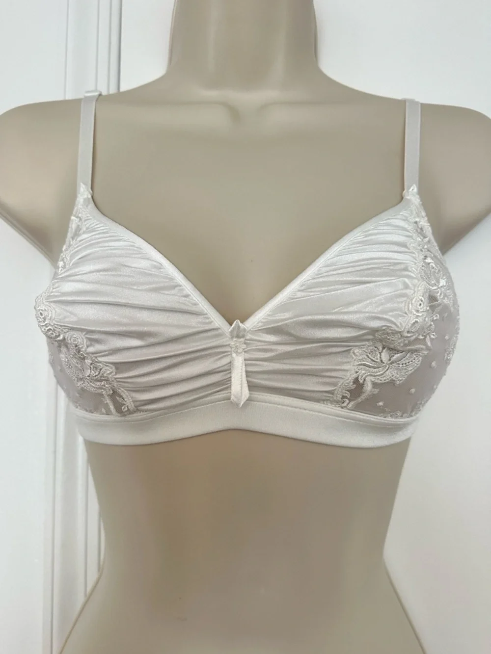 La Perla Collector Elegant White Lace Bralette